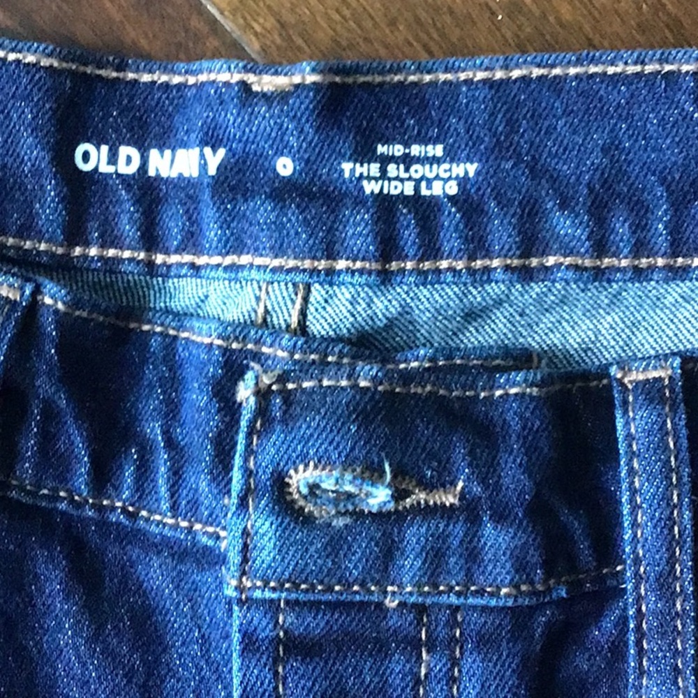 Old Navy Mid-Rise Slouchy Wide-Leg Jeans - Picture 3 of 6